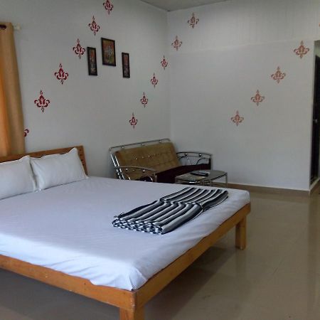 Om Shree Bed And Breakfast Harihareshwar Exterior foto