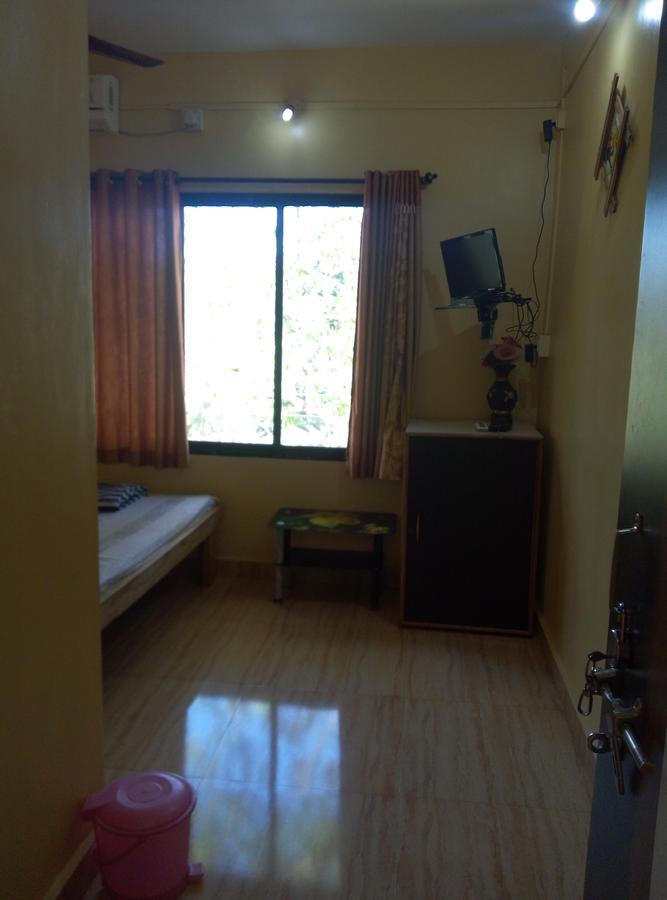 Om Shree Bed And Breakfast Harihareshwar Exterior foto