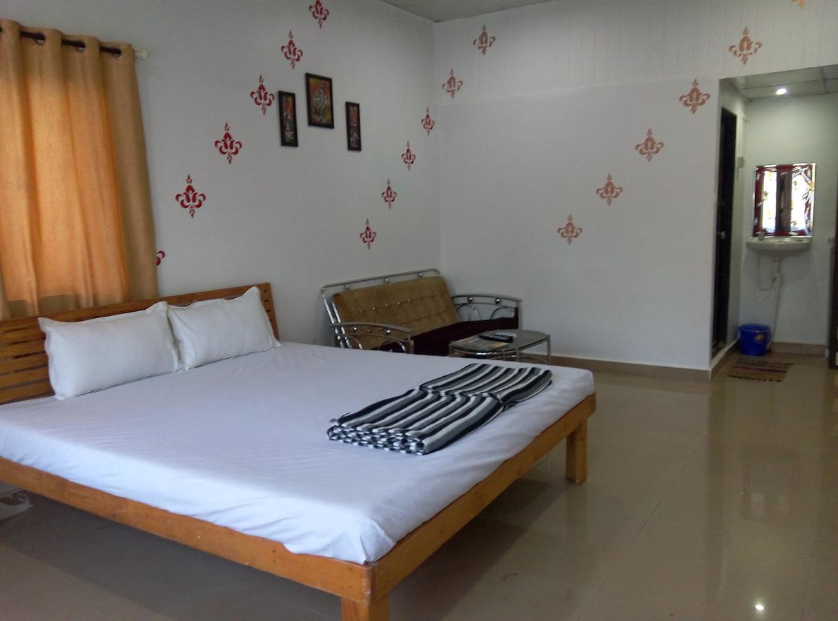 Om Shree Bed And Breakfast Harihareshwar Exterior foto