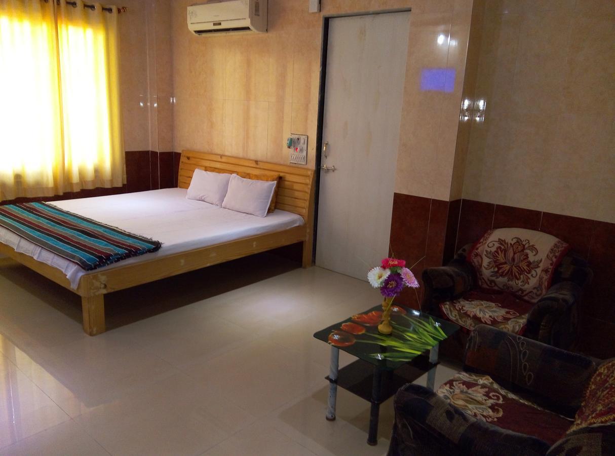 Om Shree Bed And Breakfast Harihareshwar Exterior foto