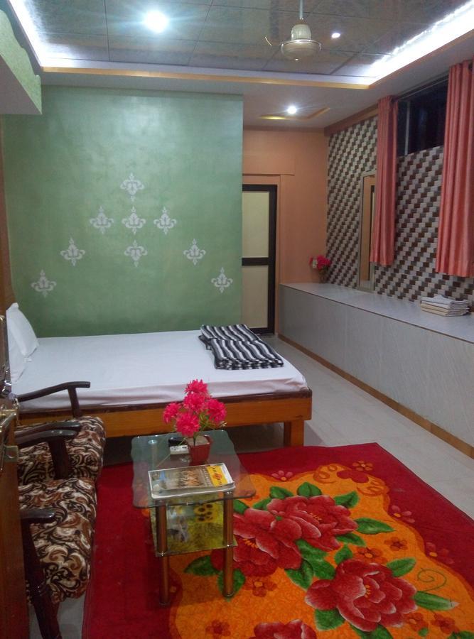 Om Shree Bed And Breakfast Harihareshwar Exterior foto